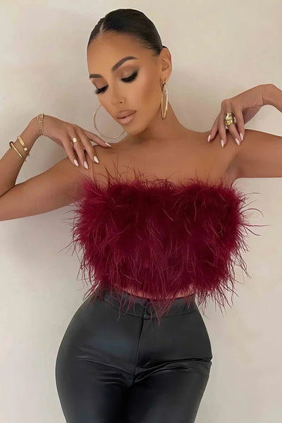 Blythe - Stylisches Feder-Crop-Top ist ein Top-Trend in diesem Jahr