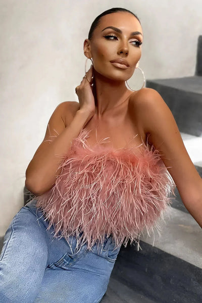 Blythe - Stylisches Feder-Crop-Top ist ein Top-Trend in diesem Jahr