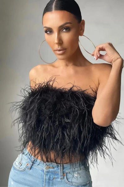 Blythe - Stylisches Feder-Crop-Top ist ein Top-Trend in diesem Jahr