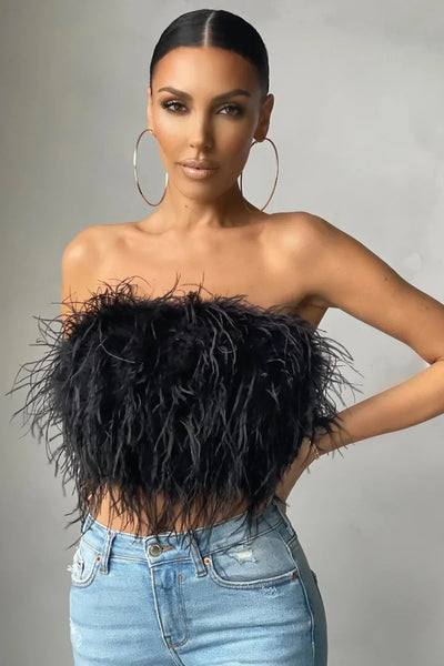 Blythe - Stylisches Feder-Crop-Top ist ein Top-Trend in diesem Jahr