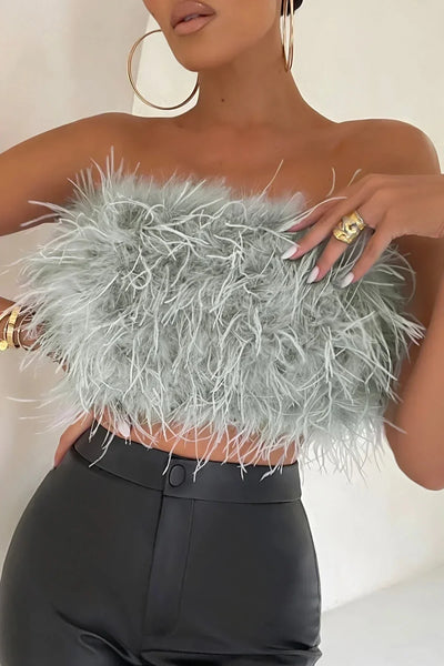 Blythe - Stylisches Feder-Crop-Top ist ein Top-Trend in diesem Jahr