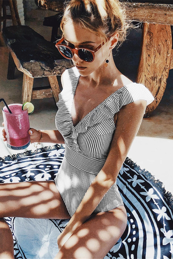 Lucia – Figurbetontes gestreiftes Badeanzug