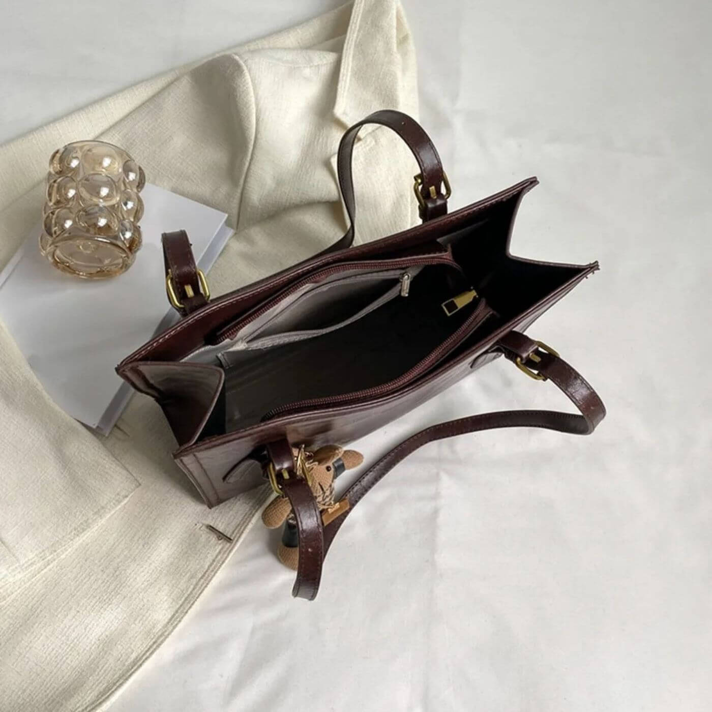 Furique – Plüschige Schultertasche mit Hasenanhänger