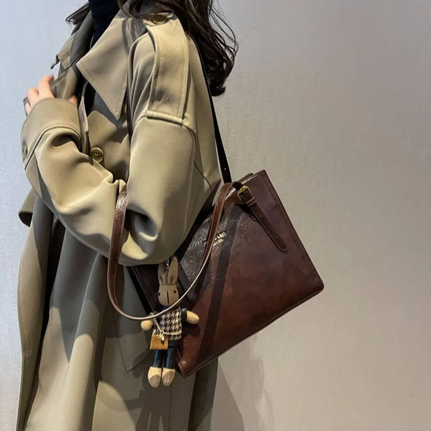 Furique – Plüschige Schultertasche mit Hasenanhänger