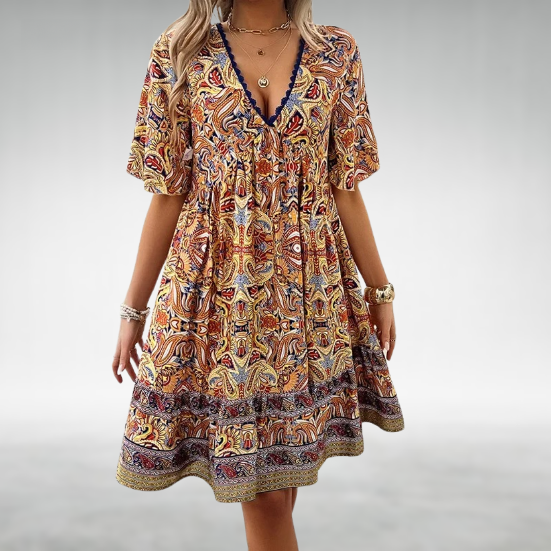 Kurzkleid im Boho-Stil mit V-Ausschnitt und Ethno-Muster