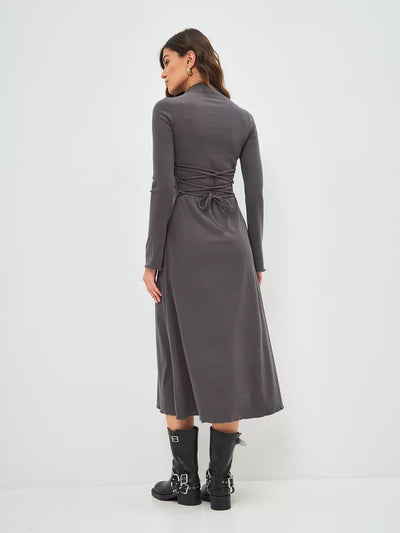 Damen Wickelkleid mit tailliertem Schnitt und eleganten Rüschendetails Heidi-Mode