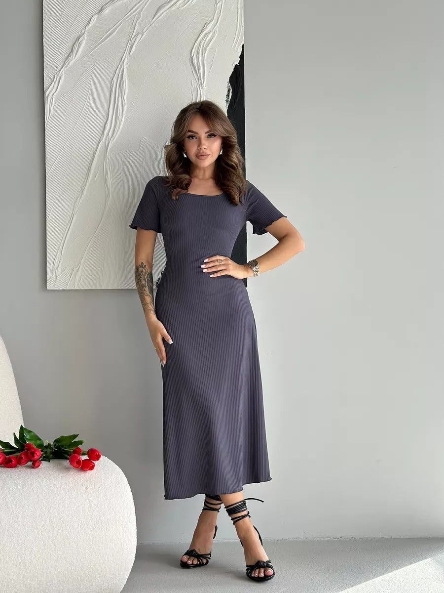 Damen figurbetontes Kleid mit carré Ausschnitt und elegantem Schlitz Heidi-Mode