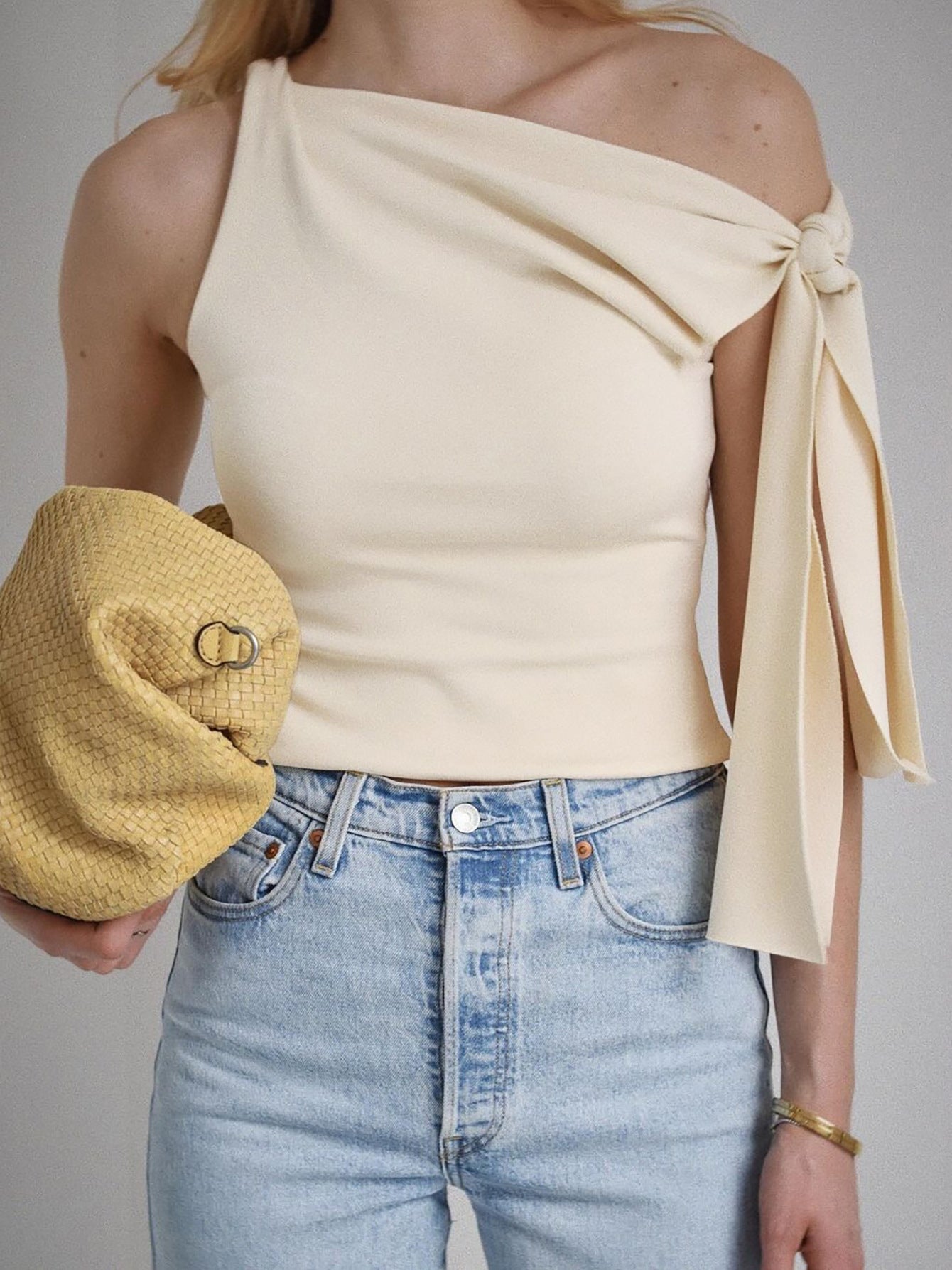 Damen elegantes Top mit asymmetrischem Design und raffinierten Ärmelakzenten Heidi-Mode