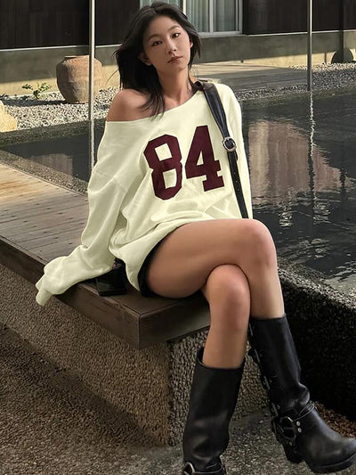 Damen sportlicher Oversized Pullover mit Off-Shoulder Schnitt und auffälligem Print Heidi-Mode