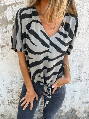 Damen Kurzarmbluse mit modischem Knotendetail und einzigartigem Zebra-Druck Heidi-Mode