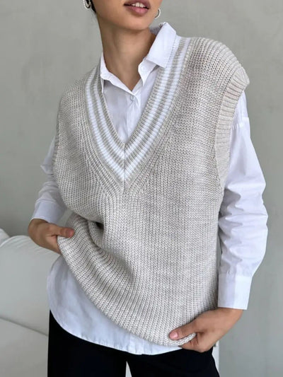 Damen Strickweste mit V-Ausschnitt und sportlichen Akzenten Heidi-Mode