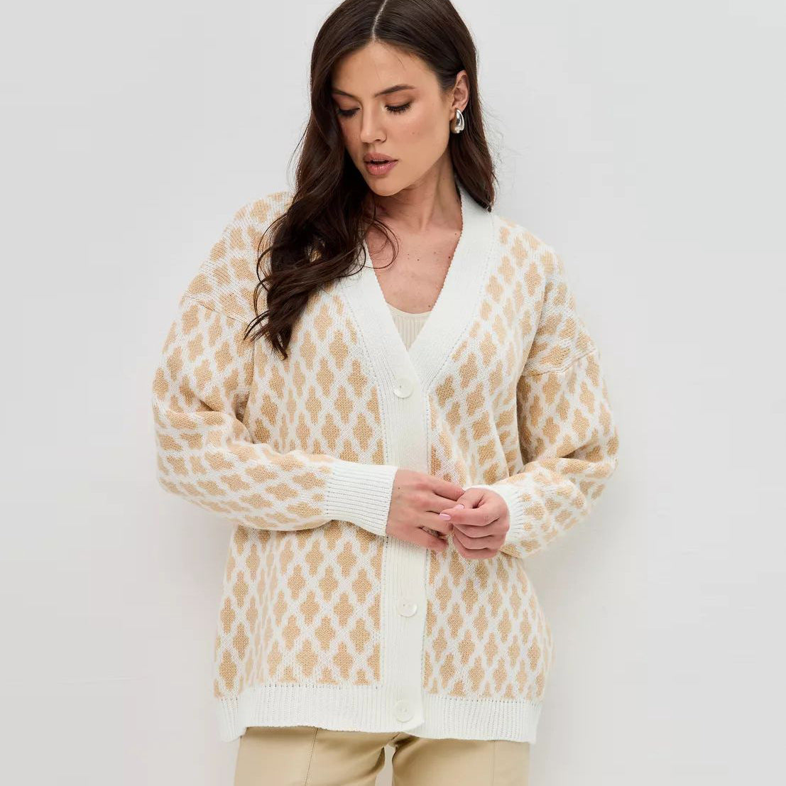 Damen Strickjacke mit modernem grafischen Muster und entspannter Passform Heidi-Mode