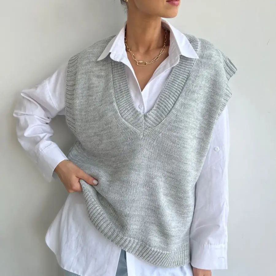 Damen Strickweste mit V-Ausschnitt und modernen Details Heidi-Mode