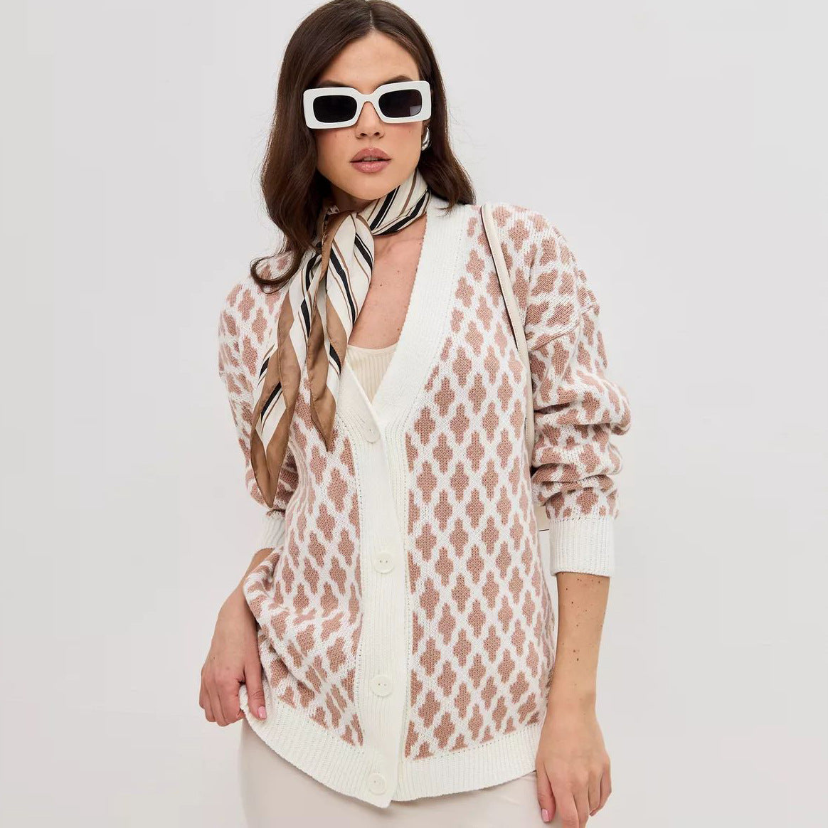 Damen Strickjacke mit modernem grafischen Muster und entspannter Passform Heidi-Mode