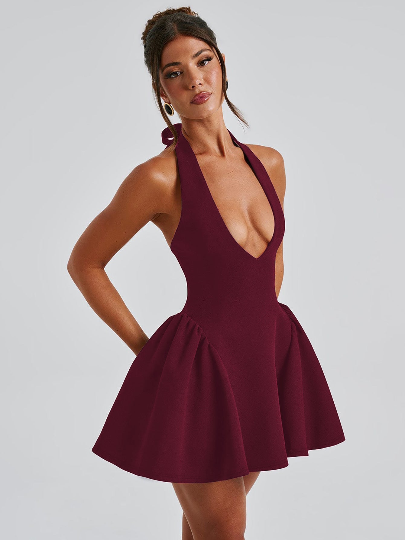 Damen kurzes Kleid mit tiefem V-Ausschnitt und weitem Rock Heidi-Mode