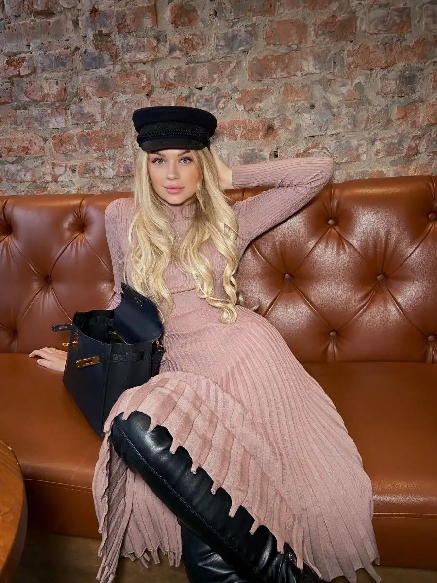 Damen elegantes Strickkleid mit feiner Rippstruktur und asymmetrischem Saum Heidi-Mode