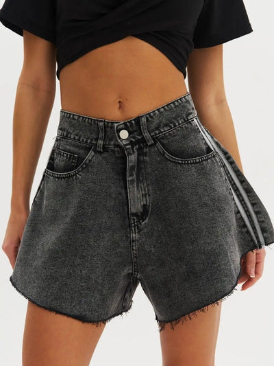 Damen lässige Denim-Shorts mit seitlichen Kontraststreifen und fransigen Saum Heidi-Mode