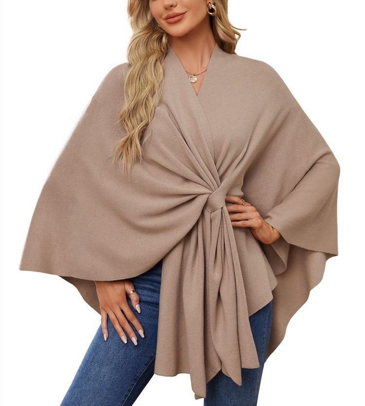Damen eleganter Strickponcho mit raffinierten Drapierungen und Taillengürtel Heidi-Mode