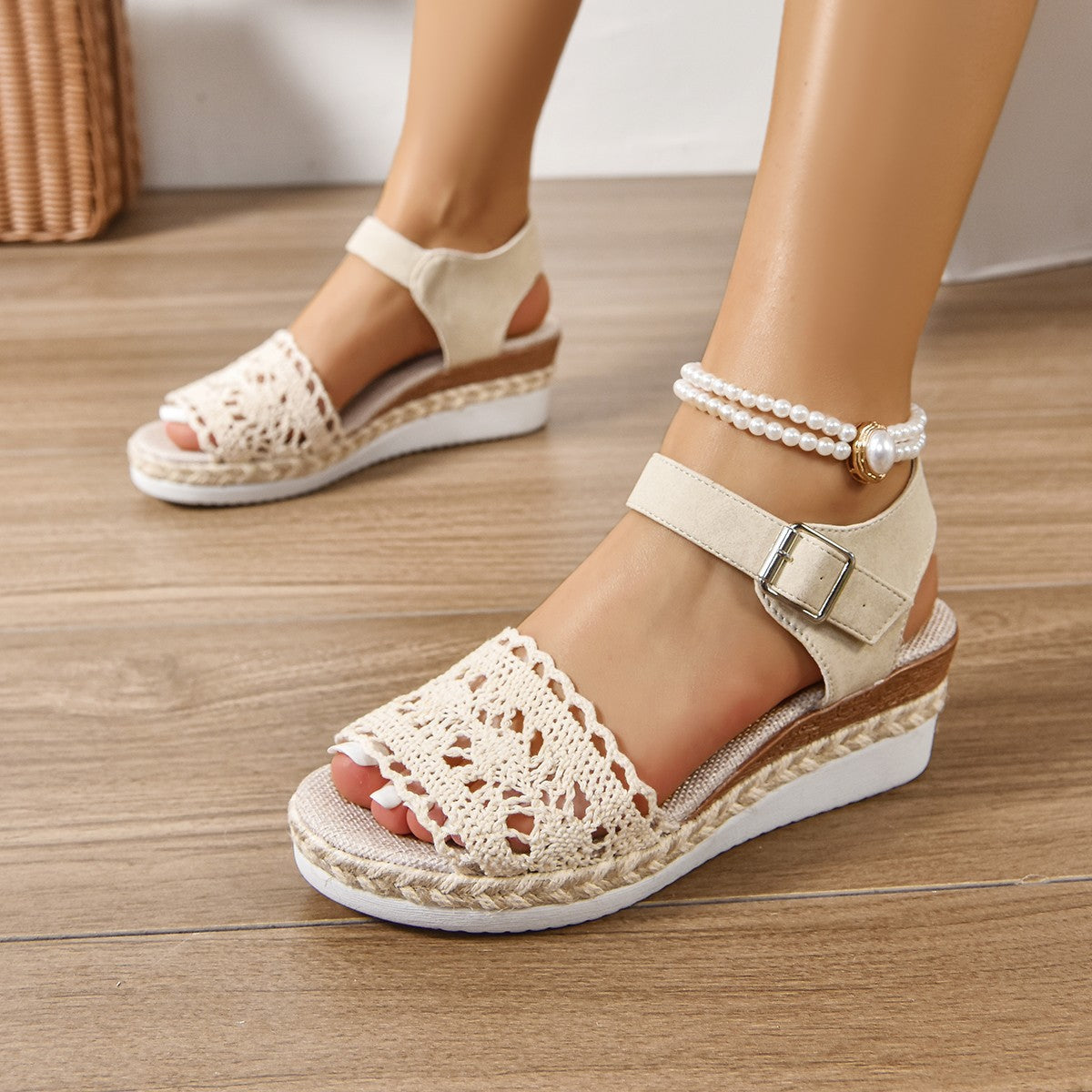 Grace – Bequeme Keilabsatz-Sandalen mit Schnalle in Beige
