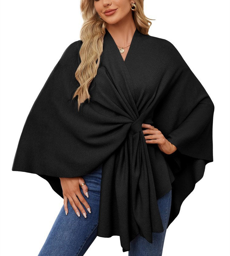 Damen eleganter Strickponcho mit raffinierten Drapierungen und Taillengürtel Heidi-Mode