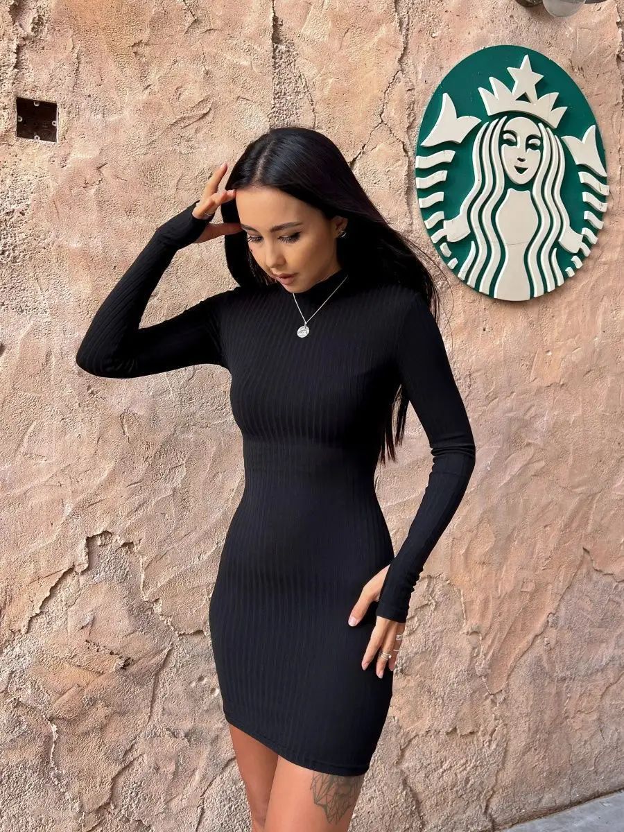 Damen figurbetontes Strickkleid mit hohem Rollkragen und feiner Rippstruktur Heidi-Mode