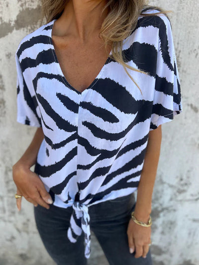 Damen Kurzarmbluse mit modischem Knotendetail und einzigartigem Zebra-Druck Heidi-Mode