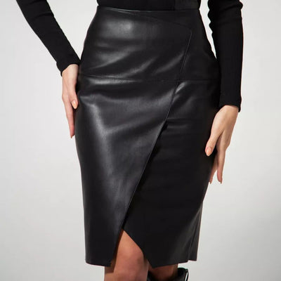 Damen Bleistiftrock aus hochwertigem Kunstleder mit asymmetrischem Detail und elegantem Schlitz Heidi-Mode