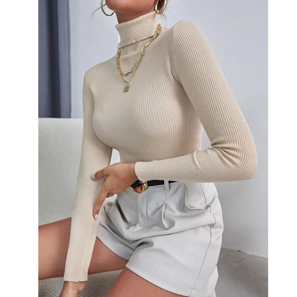 Damen figurbetontes Langarmoberteil mit hohen Kragen und feiner Rippstruktur Heidi-Mode