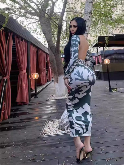 Damen figurbetontes Maxikleid mit tiefem Rückenausschnitt und einzigartigem Camouflage-Design Heidi-Mode