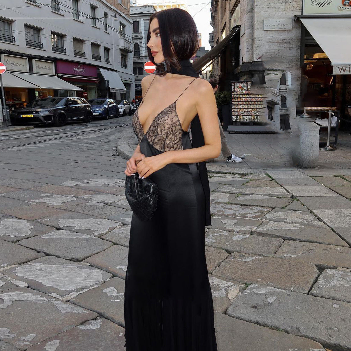 Damen luxuriöses Abendkleid mit tiefem V-Ausschnitt und eleganter Spitzenapplikation Heidi-Mode