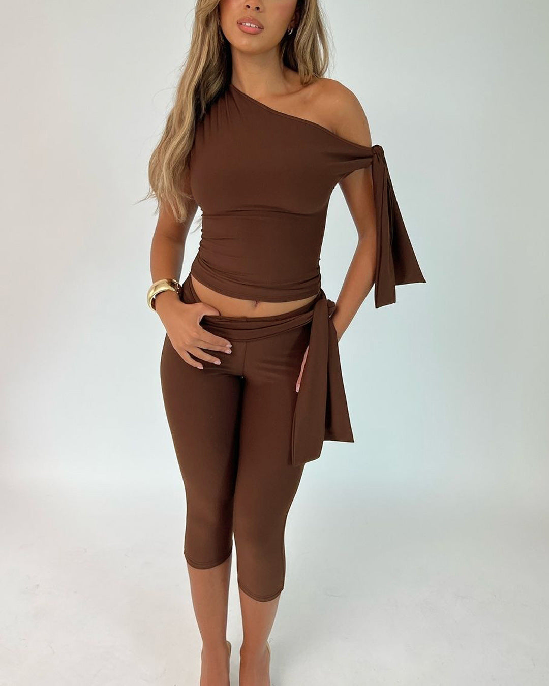 Damen figurbetonter One-Shoulder Jumpsuit mit schwingendem Schlitz Heidi-Mode