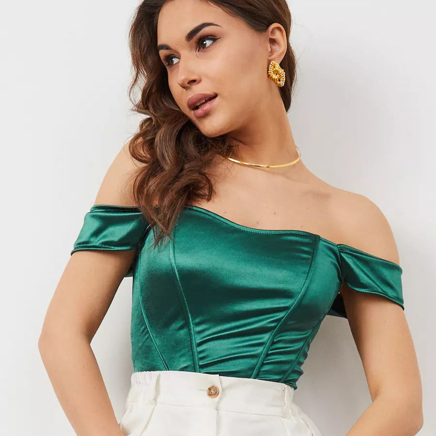 Damen figurbetontes Oberteil mit schulterfreiem Design und edler Satinstruktur Heidi-Mode