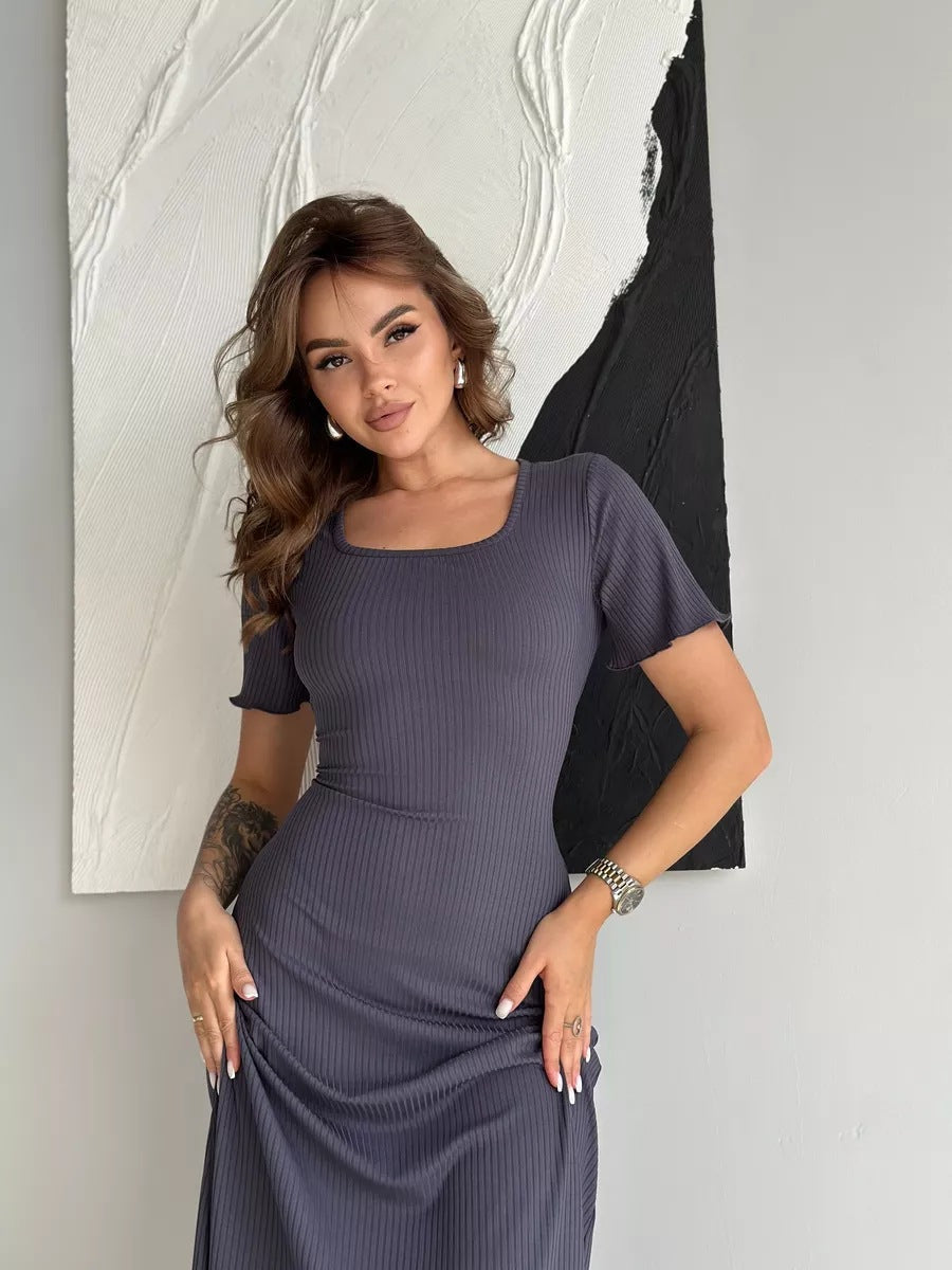 Damen figurbetontes Kleid mit carré Ausschnitt und elegantem Schlitz Heidi-Mode