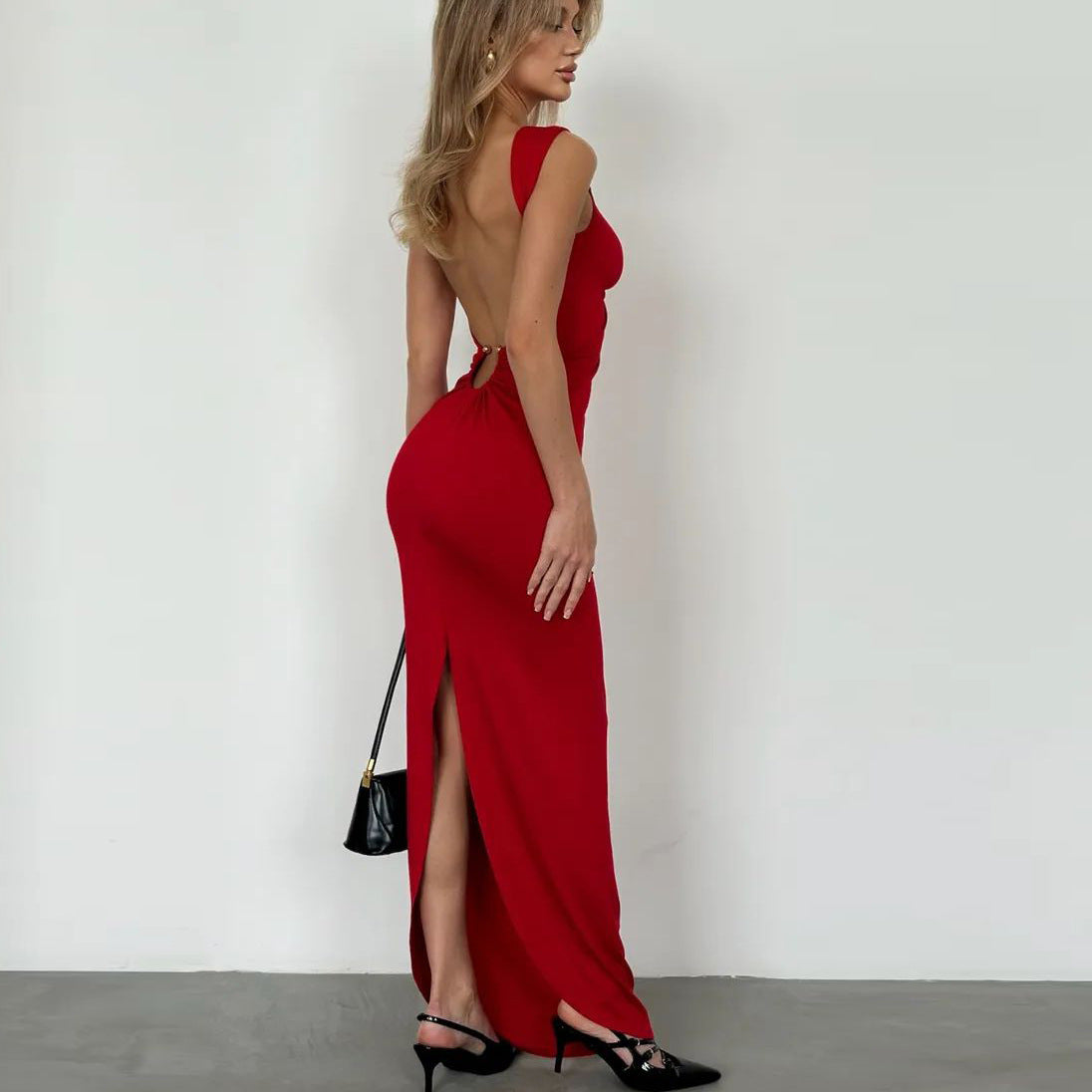 Damen elegantes Kleid mit tiefem Ausschnitt und figurbetonter Silhouette Heidi-Mode