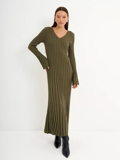Damen Maximales Strickkleid mit V-Ausschnitt und elegantem Rippmuster Heidi-Mode