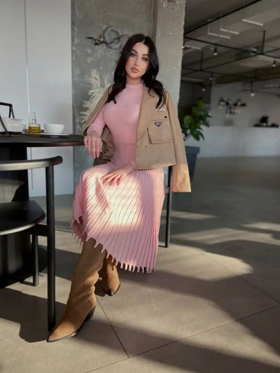 Damen elegantes Strickkleid mit feiner Rippstruktur und asymmetrischem Saum Heidi-Mode