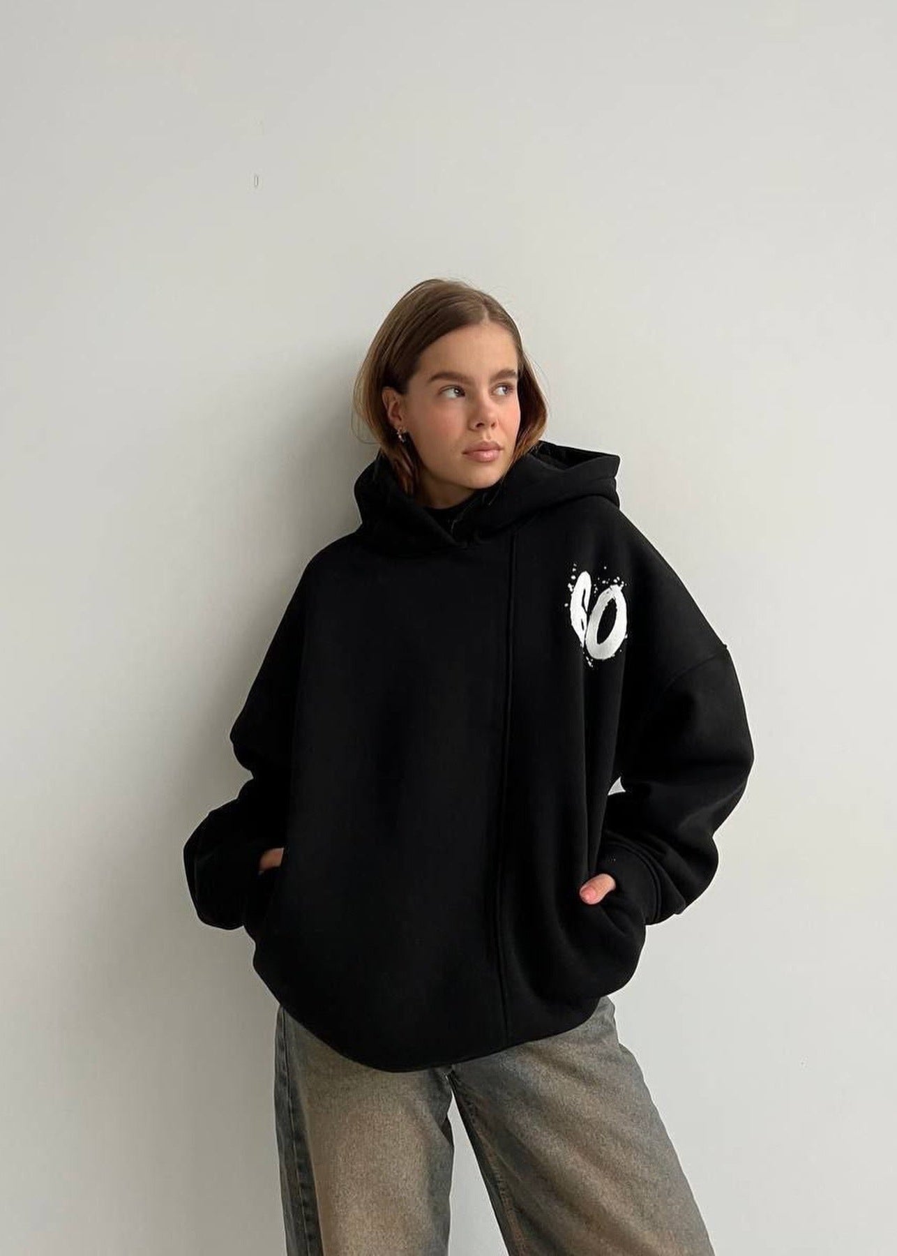Oversized Hoodie mit abstraktem Rückendruck – Urban, Cozy & Ausdrucksstark