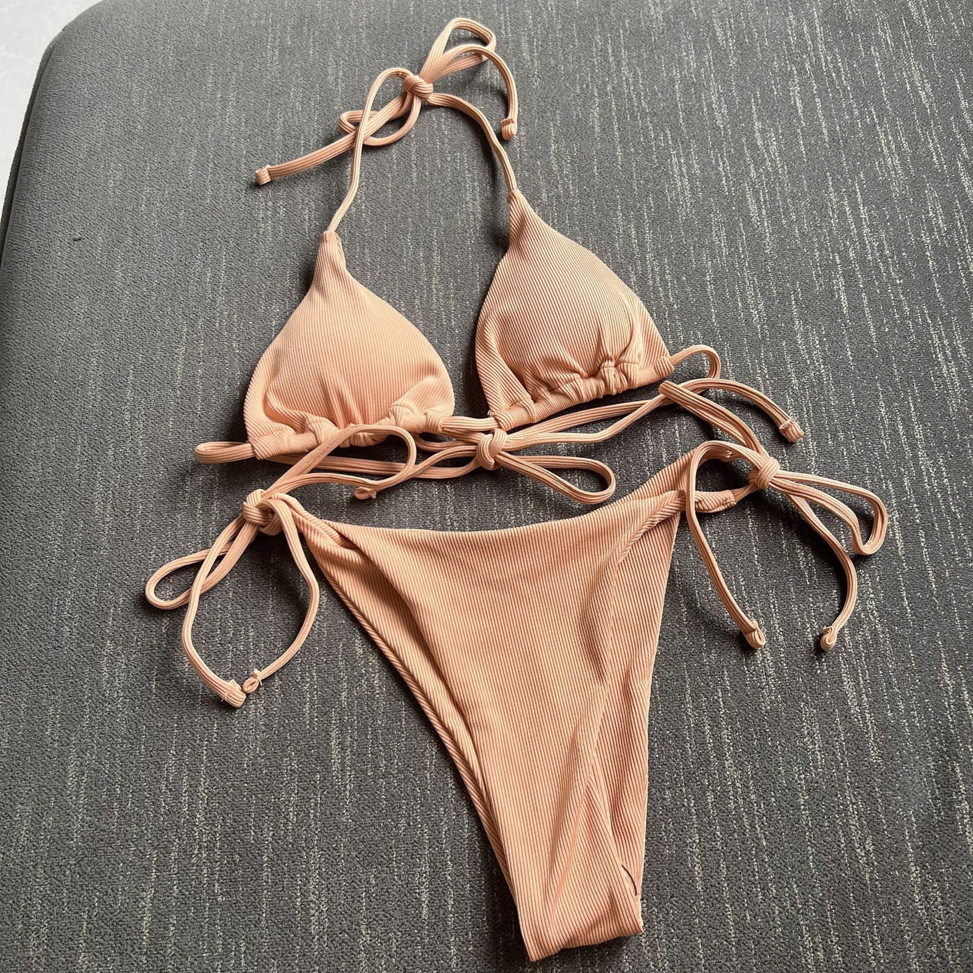Damen Triangel-Bikini-Set mit verstellbaren Bindebändern und ribbed Design Heidi-Mode