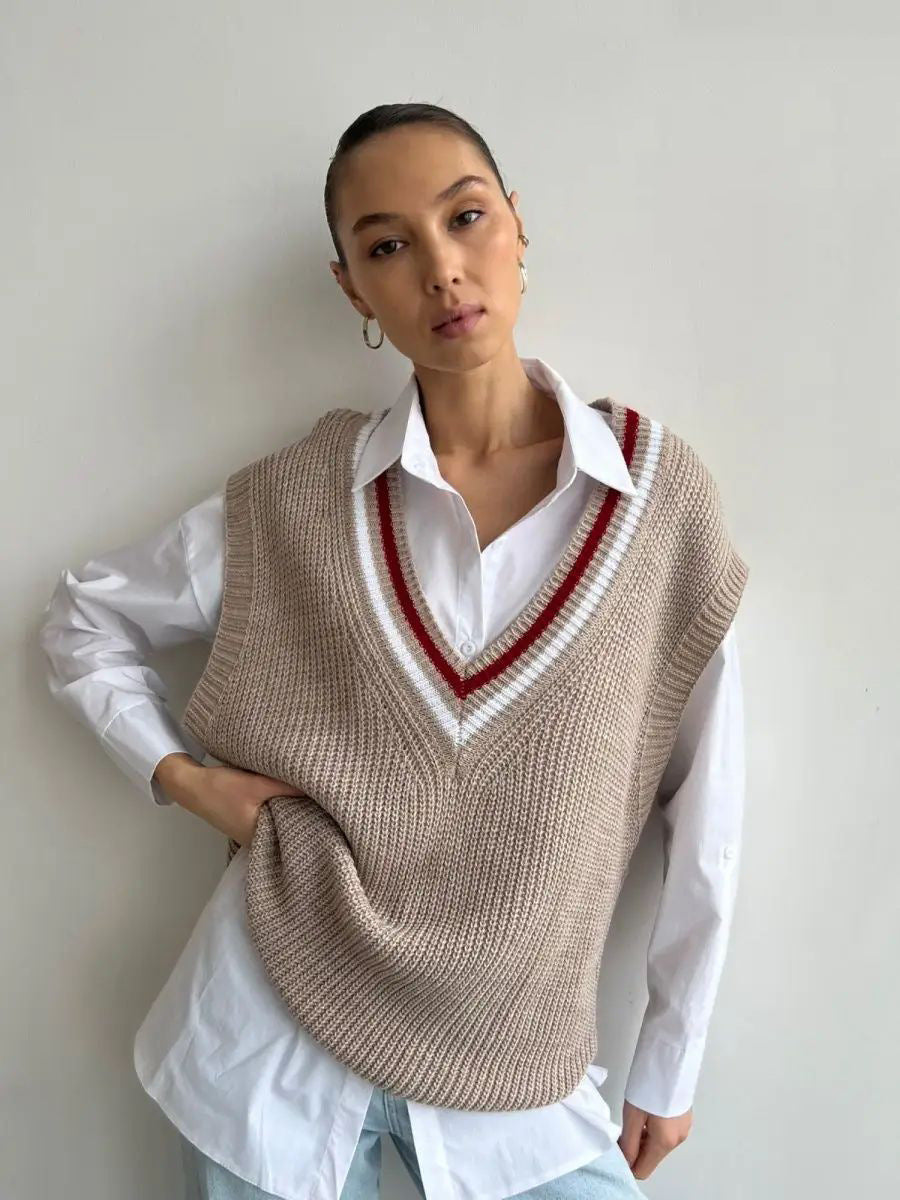 Damen Strickweste mit V-Ausschnitt und sportlichen Akzenten Heidi-Mode