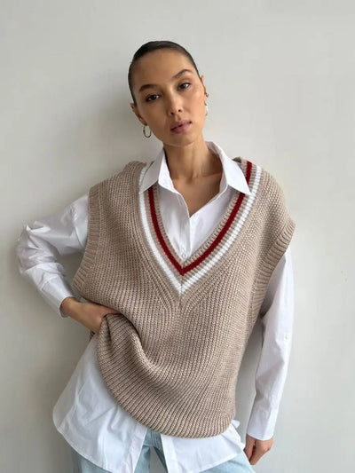 Damen Strickweste mit V-Ausschnitt und sportlichen Akzenten Heidi-Mode