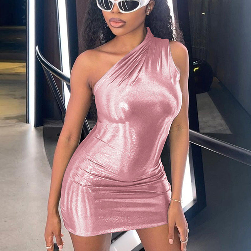 Damen figurbetontes Minikleid mit asymmetrischem Ausschnitt und glänzendem Obermaterial Heidi-Mode