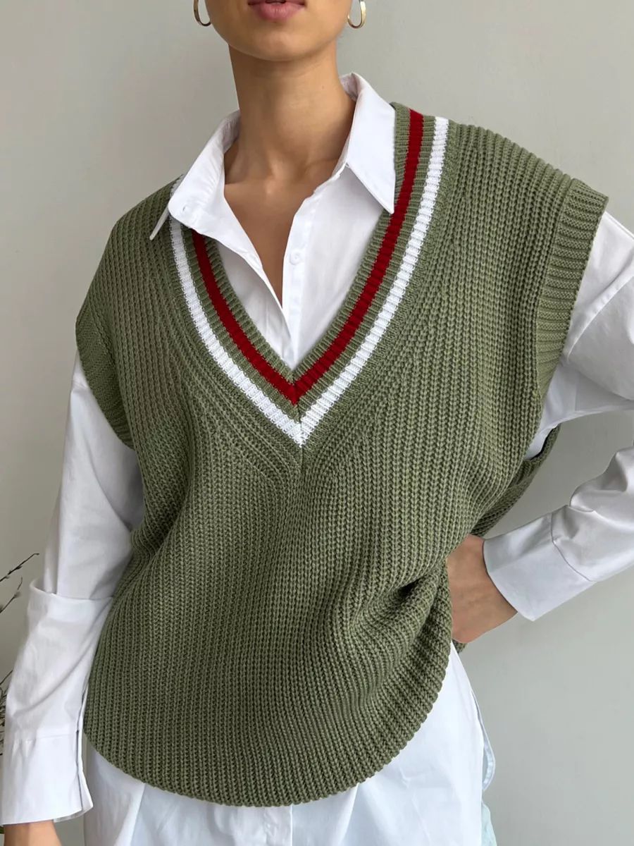 Damen Strickweste mit V-Ausschnitt und sportlichen Akzenten Heidi-Mode