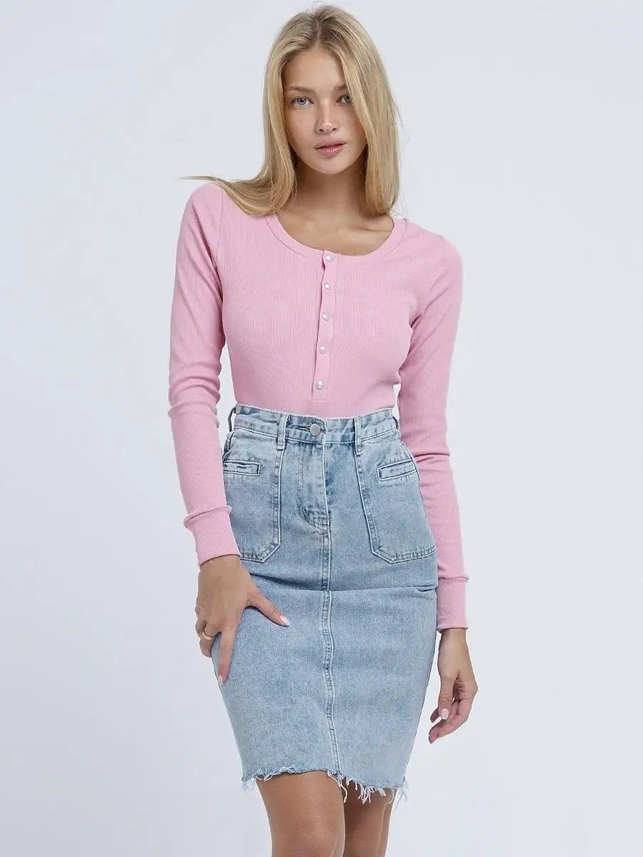 Damen langärmeliger Bodysuit mit strukturiertem Design und modischen Knopfdetails Heidi-Mode