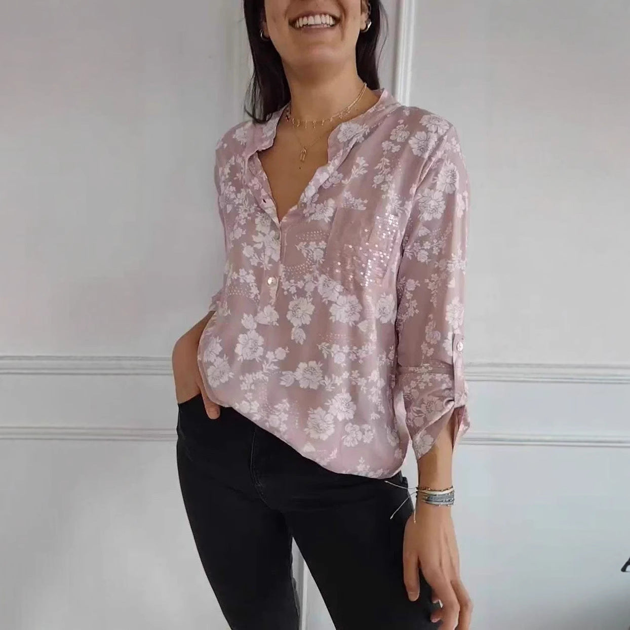 Damen Bluse mit floralem Design und funkelnden Pailletten Heidi-Mode