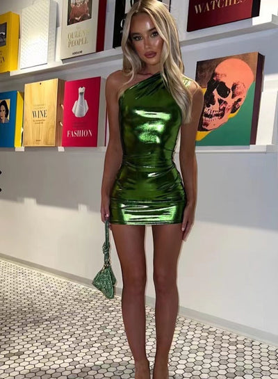 Judith – Asymmetrisches Abendkleid im Club-Stil