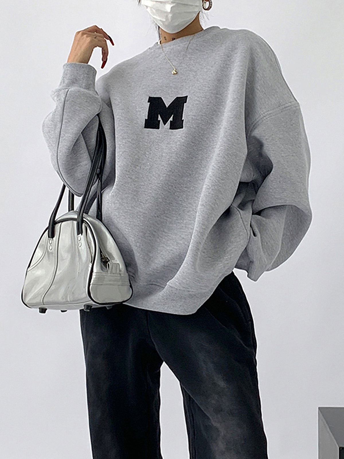 Oversized Sweatshirt für Damen im minimalistischen Design