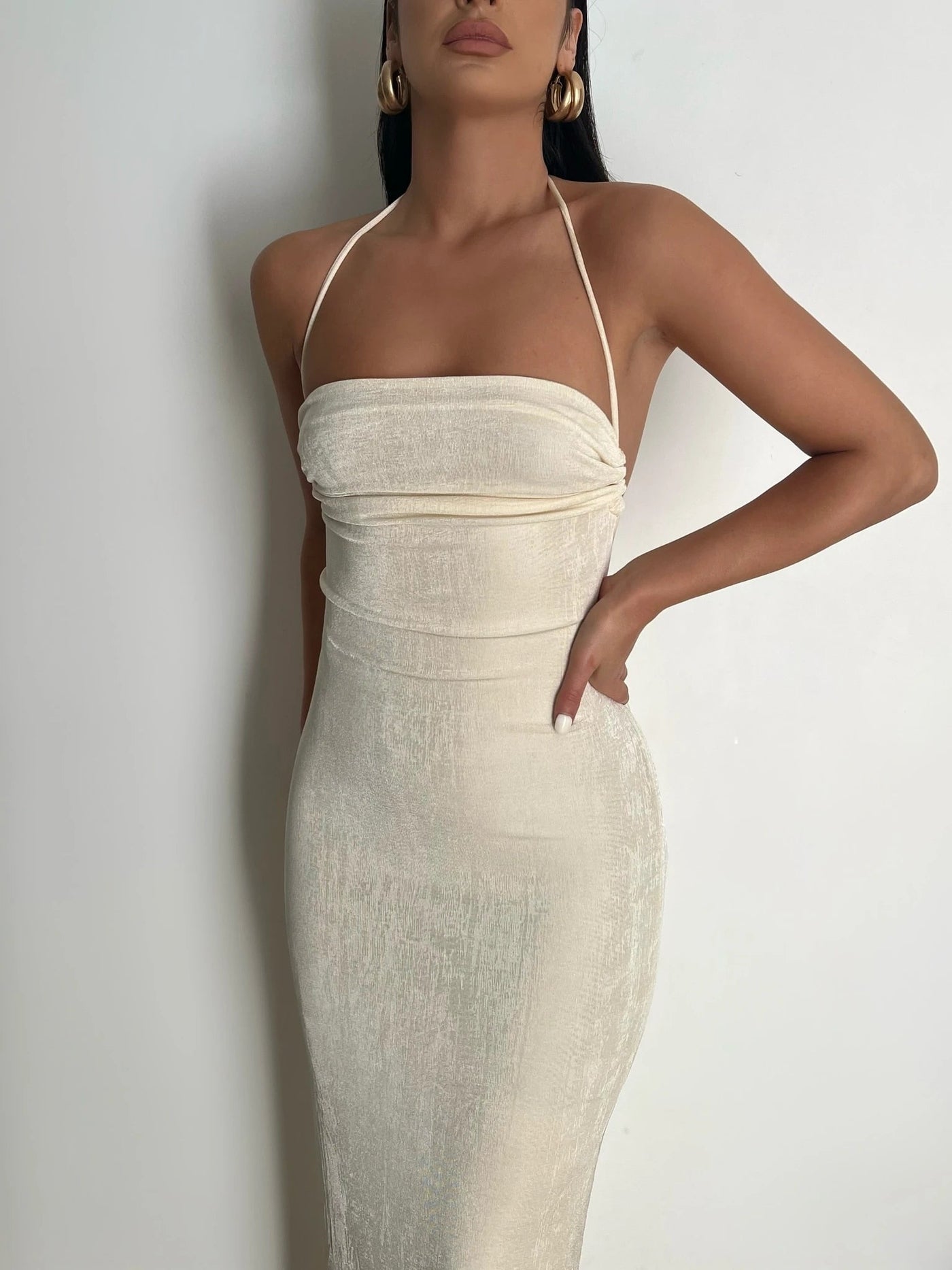 Kleid mit tiefem Rückenausschnitt | Machen Sie einen schönen Ein- und Ausgang