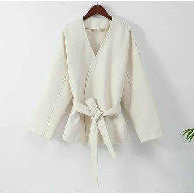 Wanda | Modern Style Mantel mit V-Ausschnitt aus Wolle