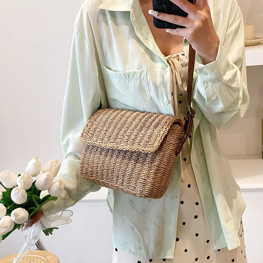 Strohumhängetasche Damen – Handgefertigte Raffia Crossbody Sommer