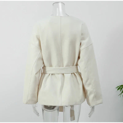 Wanda | Modern Style Mantel mit V-Ausschnitt aus Wolle